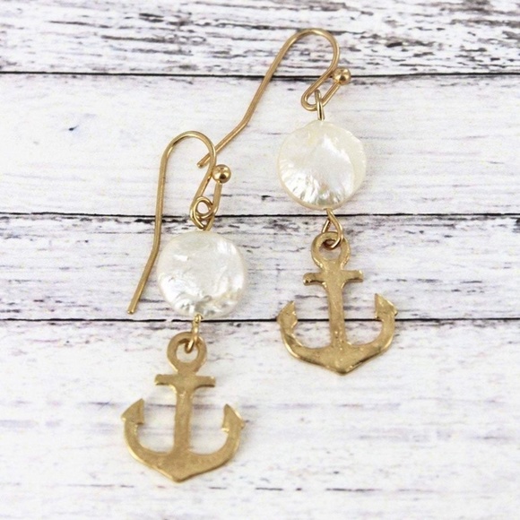 Jewelry - 2/$10- GOLDTONE ANCHOR PEARL EARRINGS